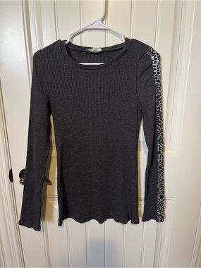 easel Charcoal Ribbed Long-Sleeve Top with Leopard Stripe